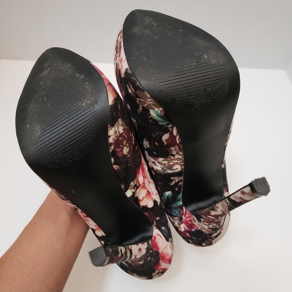 Size 6 Quipid Floral Print Stiletto Heels - Picture 7 of 7